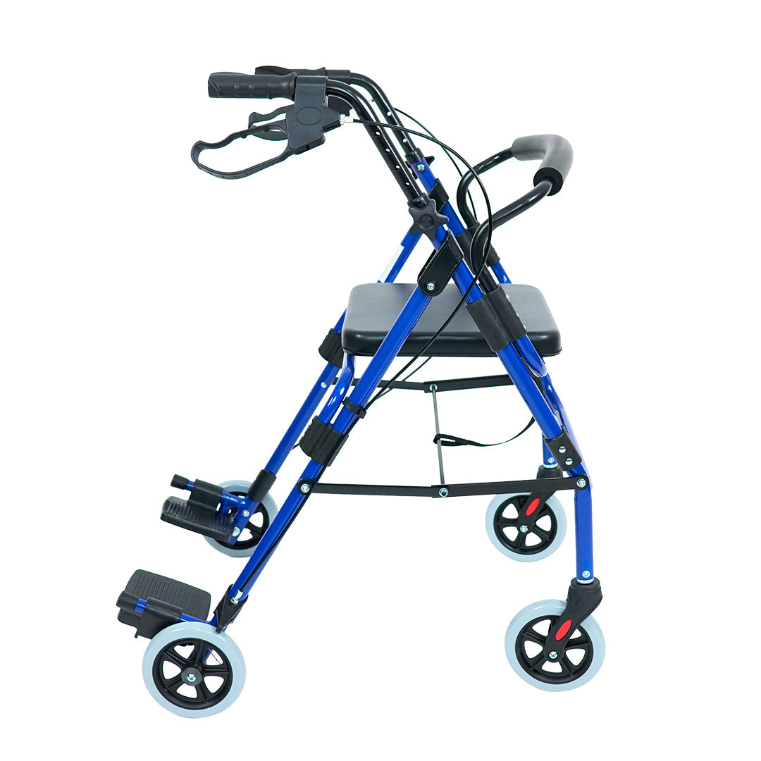 Descansapiés abatibles de la andadera rollator funcionando como silla de traslado.