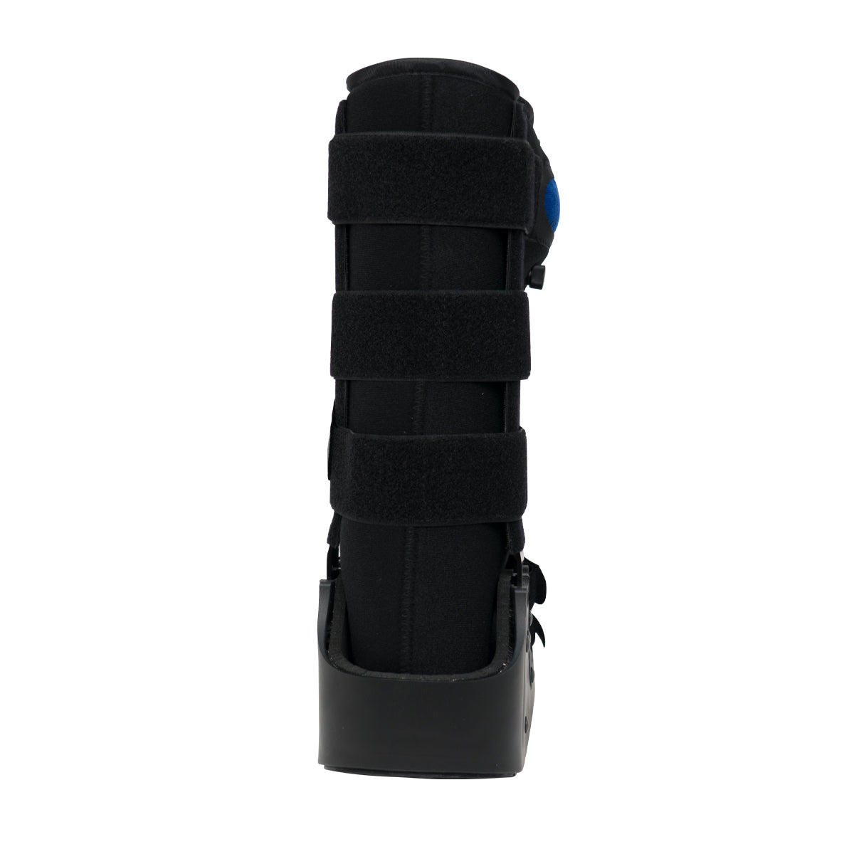 Sistema de cierre con correas de velcro ajustables para bota ortopédica alta.
